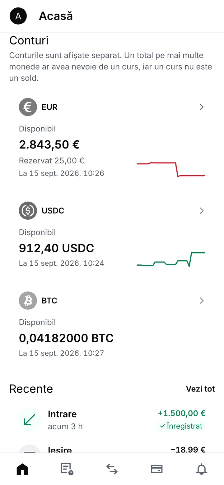 Ecranul principal: conturi separate EUR, USDC și BTC, fiecare cu soldul lui și momentul la care se referă, sub un rând care spune de ce nu există un total