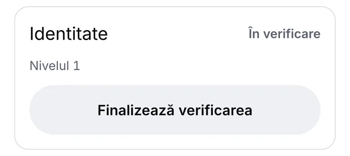 Secțiunea Identitate marcată În verificare, cu butonul Finalizează verificarea